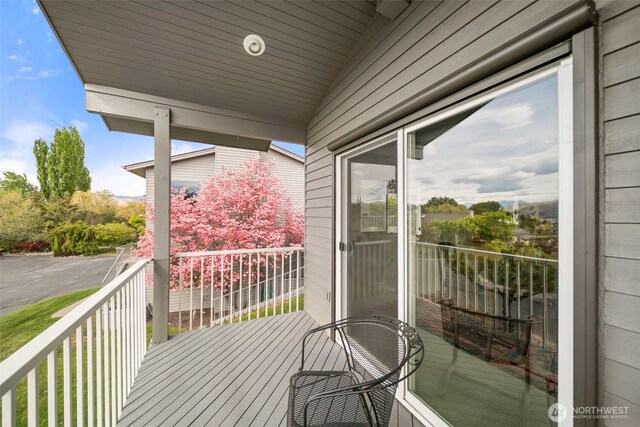351 19th St NE Unit 10, East Wenatchee, WA 98802 - view of balcony
