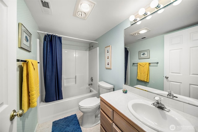 351 19th St NE Unit 10, East Wenatchee, WA 98802 - bathroom featuring visible vents, shower / bath combo, vanity, toilet, and wallpapered walls