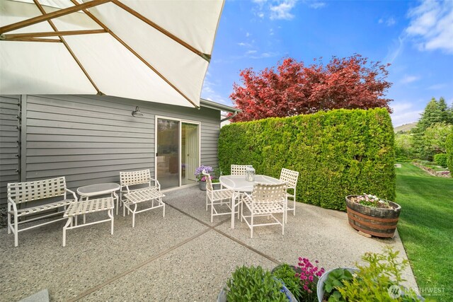 351 19th St NE Unit 10, East Wenatchee, WA 98802 - view of patio with outdoor dining space