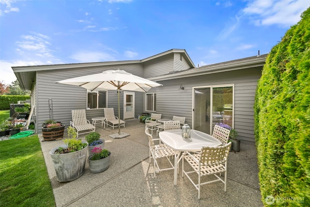 351 19th St NE Unit 10, East Wenatchee, WA 98802 - back of property with a lawn, a patio, and outdoor dining space