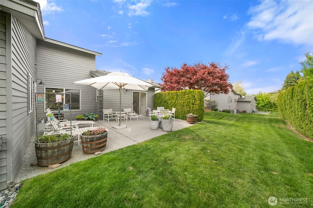351 19th St NE Unit 10, East Wenatchee, WA 98802 - view of yard with a patio and fence