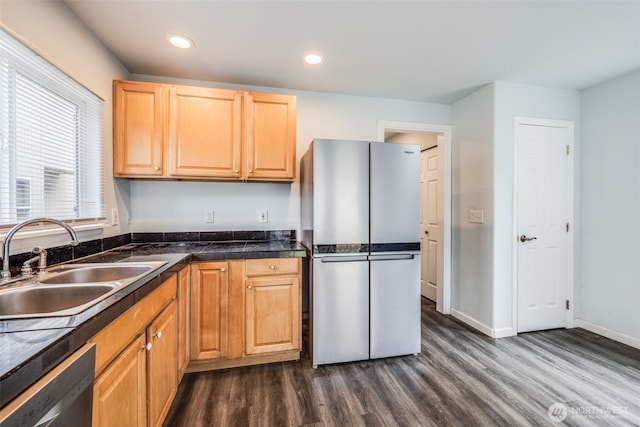 kitchen with freestanding refrigerator, baseboards, dark wood-style floors, a sink, and dishwasher