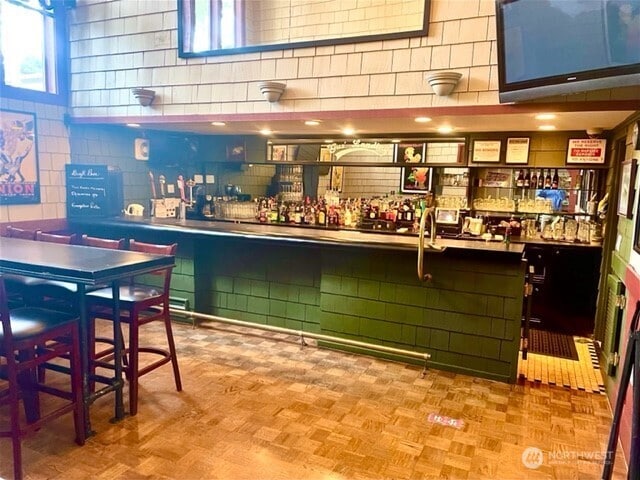 6702 139th Ave NE Unit 742, Redmond, WA 98052 - bar featuring a bar