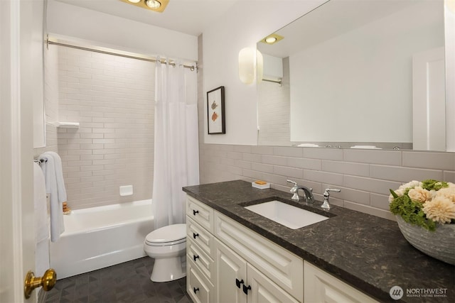 bathroom with vanity, decorative backsplash, shower / bath combo, and toilet