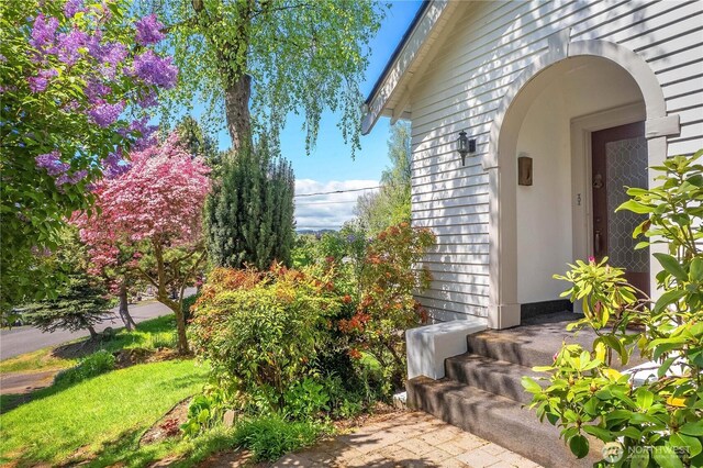 437 NW Pennsylvania Ave, Chehalis, WA 98532 - view of side of home