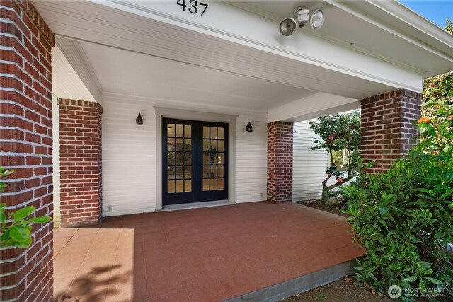 437 NW Pennsylvania Ave, Chehalis, WA 98532 - entrance to property featuring brick siding and french doors