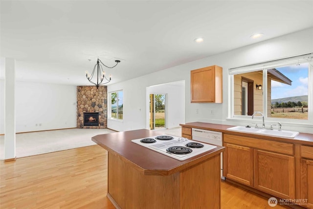 300 Range View Rd, Ellensburg, WA 98926 - kitchen with white appliances, a sink, a chandelier, a kitchen island, and light wood finished floors