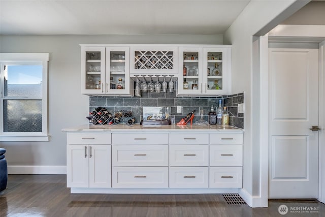 3012 N 30th St, Tacoma, WA 98407 - bar featuring visible vents, tasteful backsplash, baseboards, indoor wet bar, and dark wood-style floors