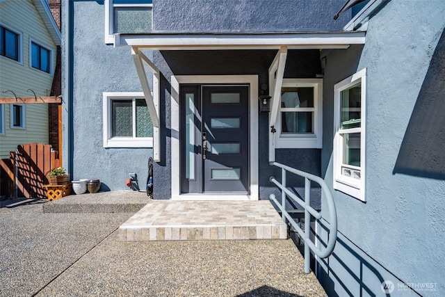 3012 N 30th St, Tacoma, WA 98407 - view of exterior entry with stucco siding and a porch