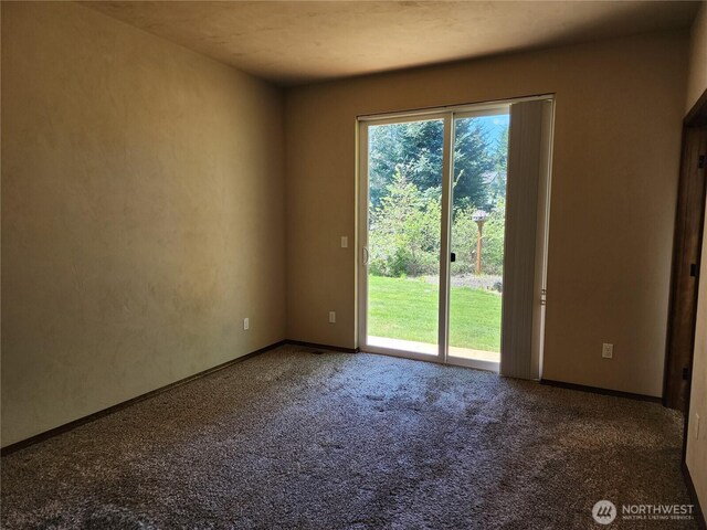 empty room featuring baseboards and carpet flooring