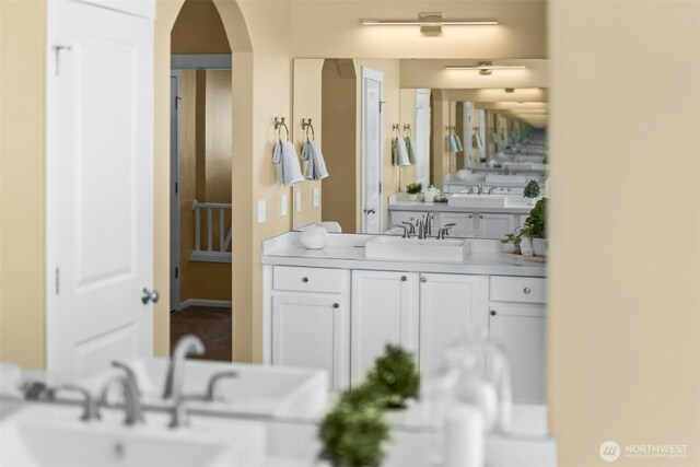 bathroom featuring a sink