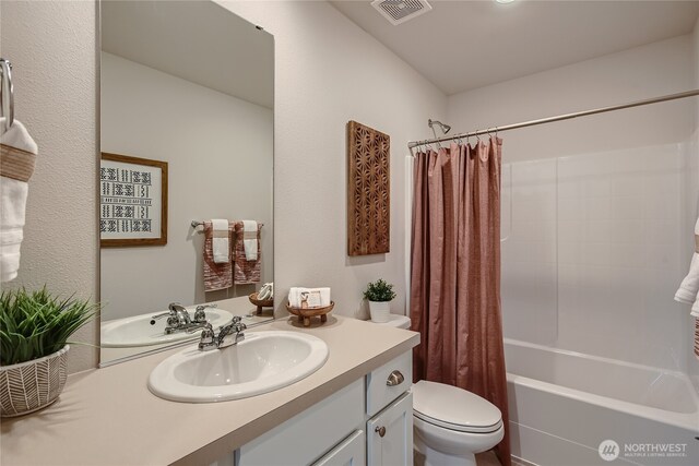 full bath with vanity, shower / bath combo with shower curtain, toilet, and visible vents
