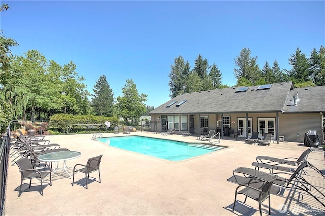 25025 SE Klahanie Blvd Unit L104, Sammamish, WA 98029 - pool with fence and a patio area
