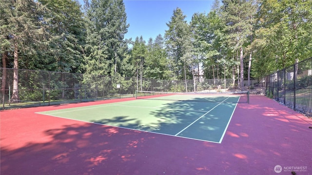 25025 SE Klahanie Blvd Unit L104, Sammamish, WA 98029 - view of tennis court featuring fence