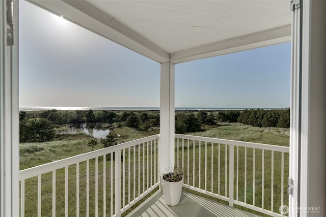 501 Shoreview Dr S Unit 204, Long Beach, WA 98631 - balcony featuring a water view