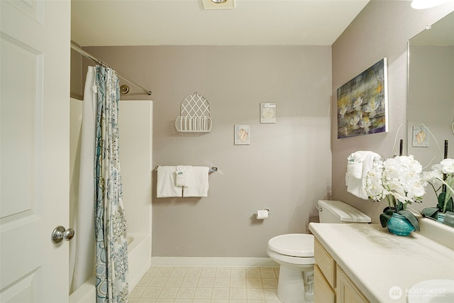 501 Shoreview Dr S Unit 204, Long Beach, WA 98631 - bathroom with toilet, baseboards, vanity, and shower / tub combo