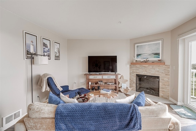501 Shoreview Dr S Unit 204, Long Beach, WA 98631 - living room featuring wood finished floors, visible vents, a fireplace, and baseboards
