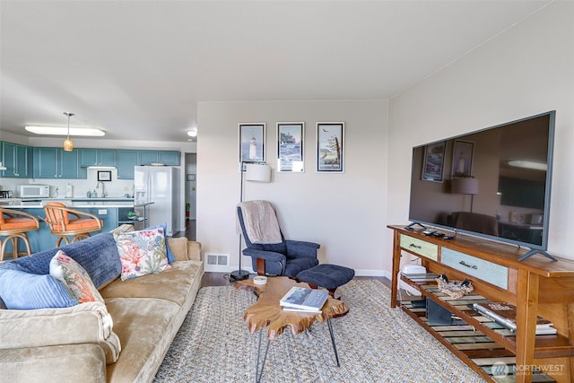 501 Shoreview Dr S Unit 204, Long Beach, WA 98631 - living room featuring wood finished floors, visible vents, and baseboards