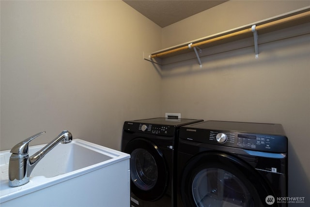 301 NE Danner Ln, College Place, WA 99324 - laundry area featuring washer and dryer, laundry area, and a sink