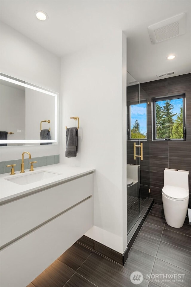 422 98th Ave NE, Bellevue, WA 98004 - full bath featuring vanity, recessed lighting, a stall shower, and toilet