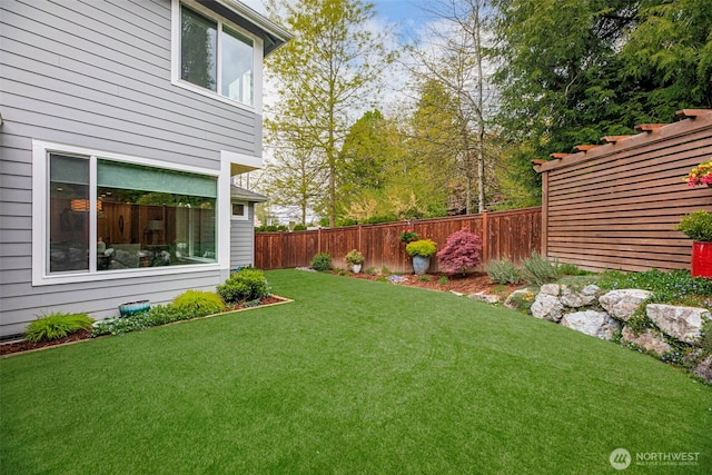view of yard featuring a fenced backyard