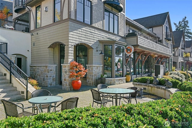 4815 Rosalind Rd NE, Bainbridge Island, WA 98110 - view of patio featuring a balcony