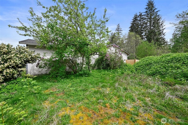 view of yard featuring fence