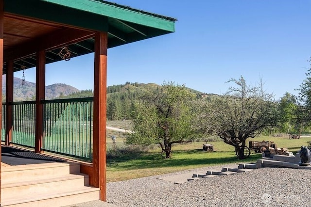 view of yard with a mountain view