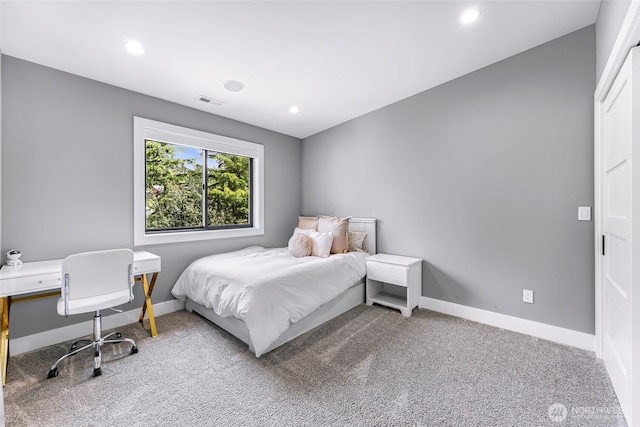 bedroom with visible vents, carpet flooring, baseboards, and recessed lighting