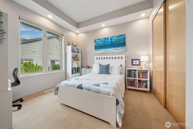bedroom featuring carpet floors, recessed lighting, and baseboards