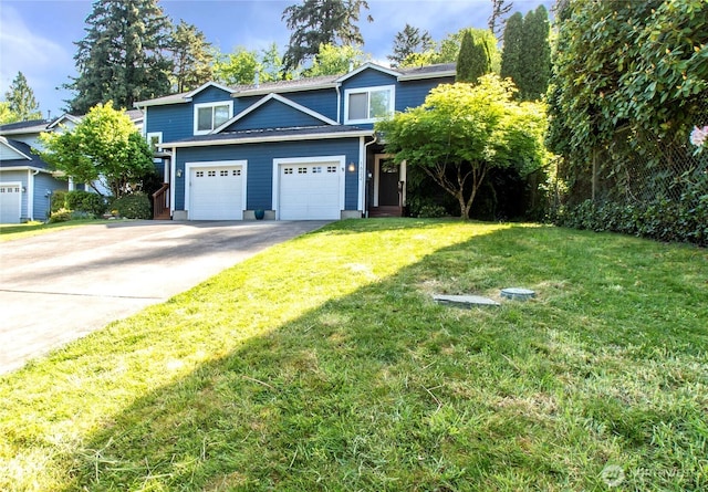 view of front facade featuring driveway and a front yard