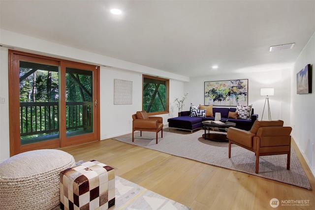 living room featuring wood finished floors, healthy amount of natural light, recessed lighting, and baseboards