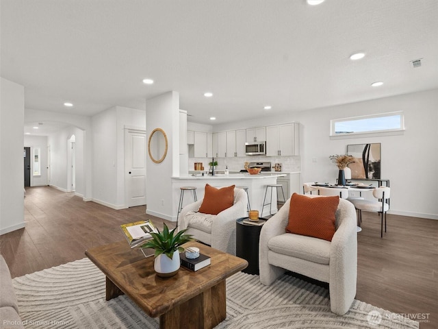 1349 Bill Ave, Walla Walla, WA 99362 - living room featuring arched walkways, light wood-style flooring, recessed lighting, and baseboards