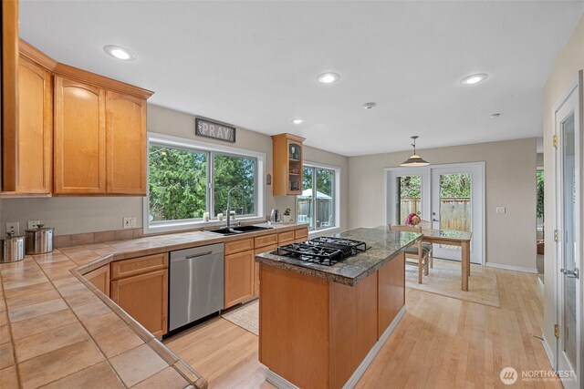 6211 116th Ave NE, Kirkland, WA 98033 - kitchen with dishwasher, a sink, black gas cooktop, tile countertops, and recessed lighting