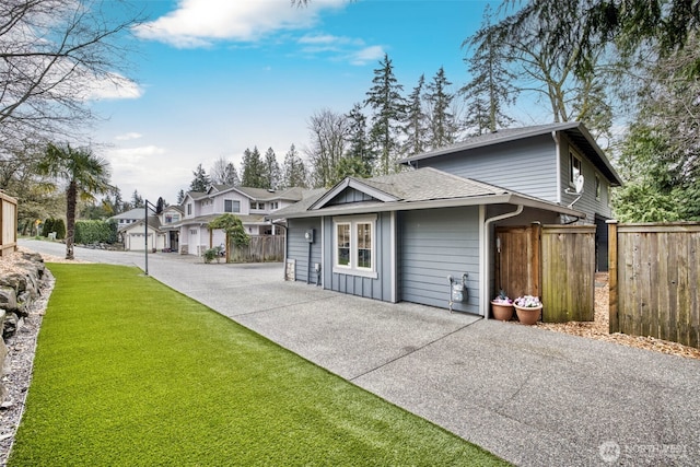 6211 116th Ave NE, Kirkland, WA 98033 - view of front facade with a shingled roof and a residential view
