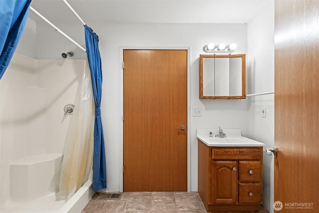 bathroom with a shower with curtain and vanity