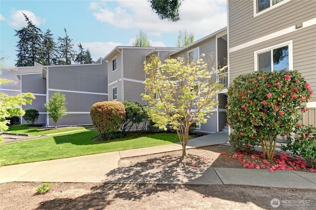 12429 NE 130th Ct Unit G201, Kirkland, WA 98034 - exterior space with a lawn