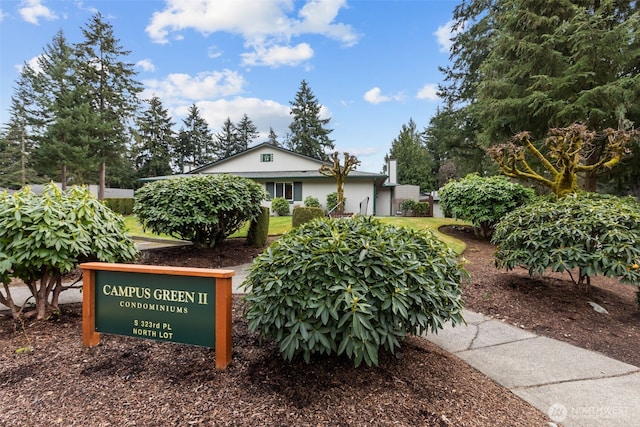 view of community / neighborhood sign