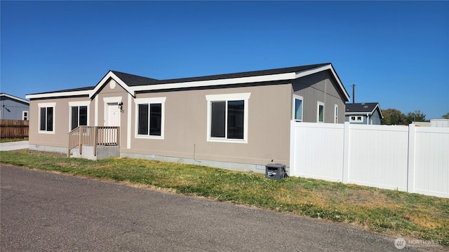 view of front of house featuring fence and crawl space