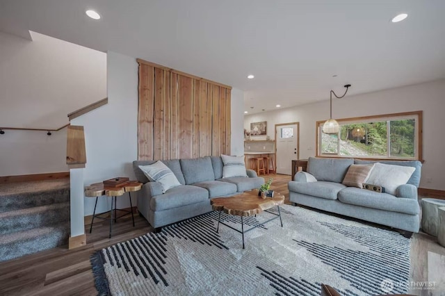 41 Hawkeye, Ronald, WA 98940 - living area with recessed lighting and wood finished floors
