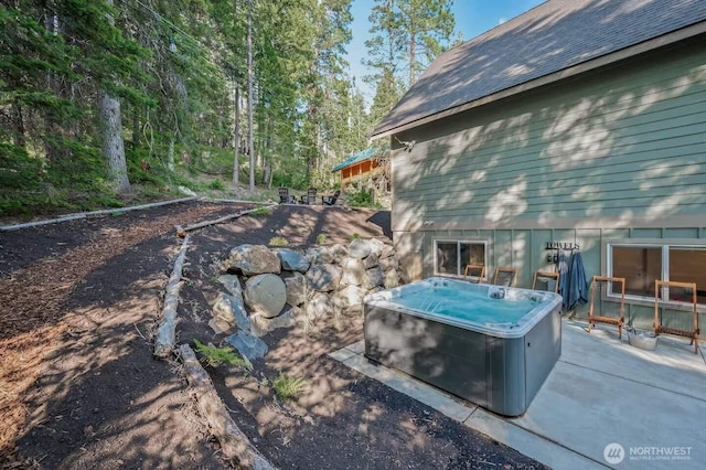 41 Hawkeye, Ronald, WA 98940 - exterior space with a hot tub and a patio