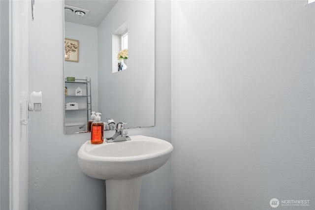 bathroom featuring a sink