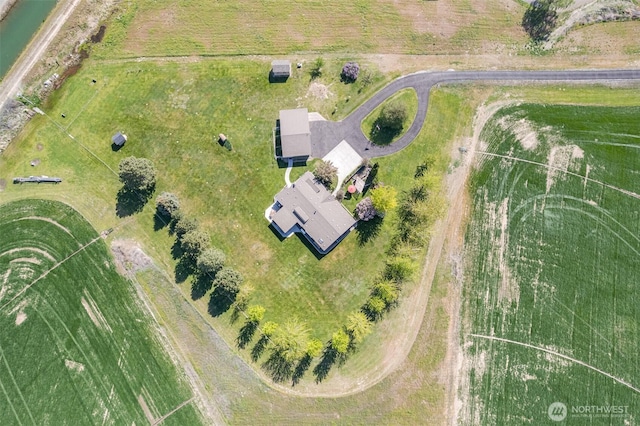 birds eye view of property with a rural view