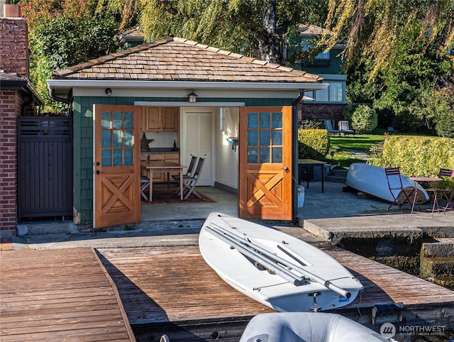 8314 Island Dr S, Seattle, WA 98118 - view of outdoor structure with an outbuilding