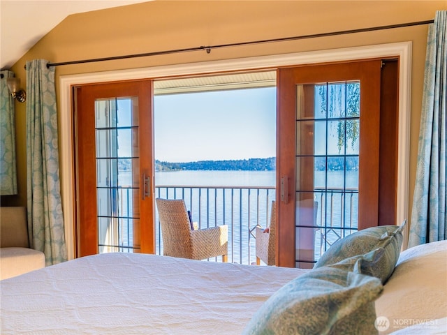 8314 Island Dr S, Seattle, WA 98118 - bedroom with a water view