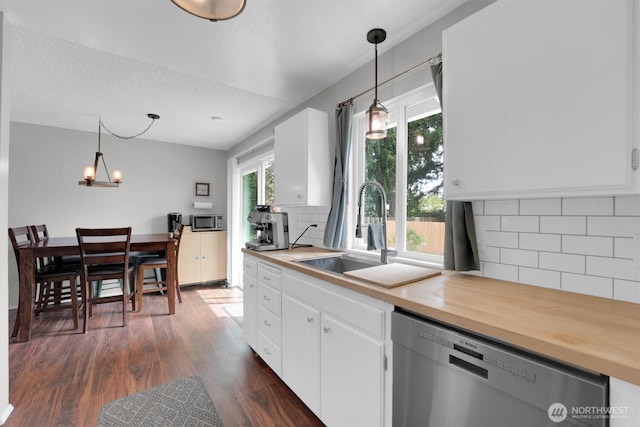 1718 33rd St SE, Auburn, WA 98002 - kitchen with appliances with stainless steel finishes, a sink, dark wood finished floors, tasteful backsplash, and white cabinetry