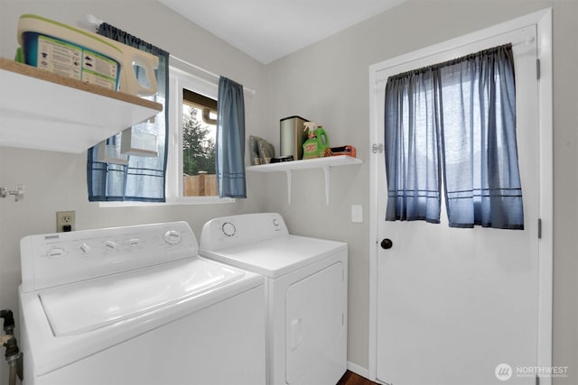 1718 33rd St SE, Auburn, WA 98002 - washroom featuring separate washer and dryer