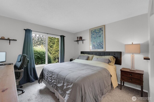 1718 33rd St SE, Auburn, WA 98002 - carpeted bedroom with a desk