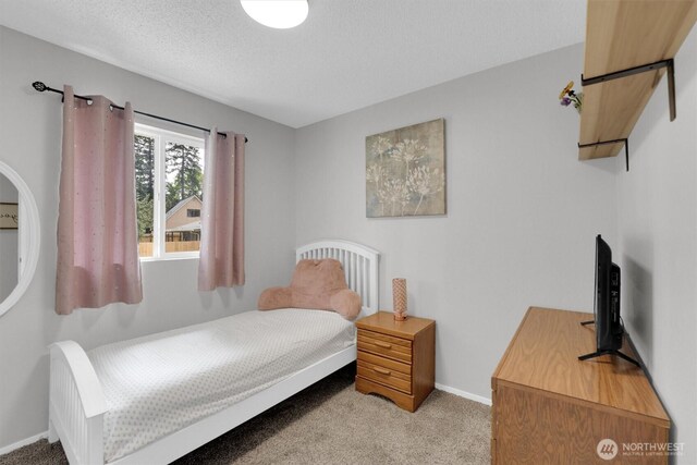 1718 33rd St SE, Auburn, WA 98002 - bedroom featuring light colored carpet and baseboards