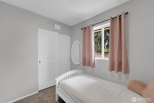 1718 33rd St SE, Auburn, WA 98002 - bedroom featuring carpet floors, a closet, baseboards, and a textured ceiling